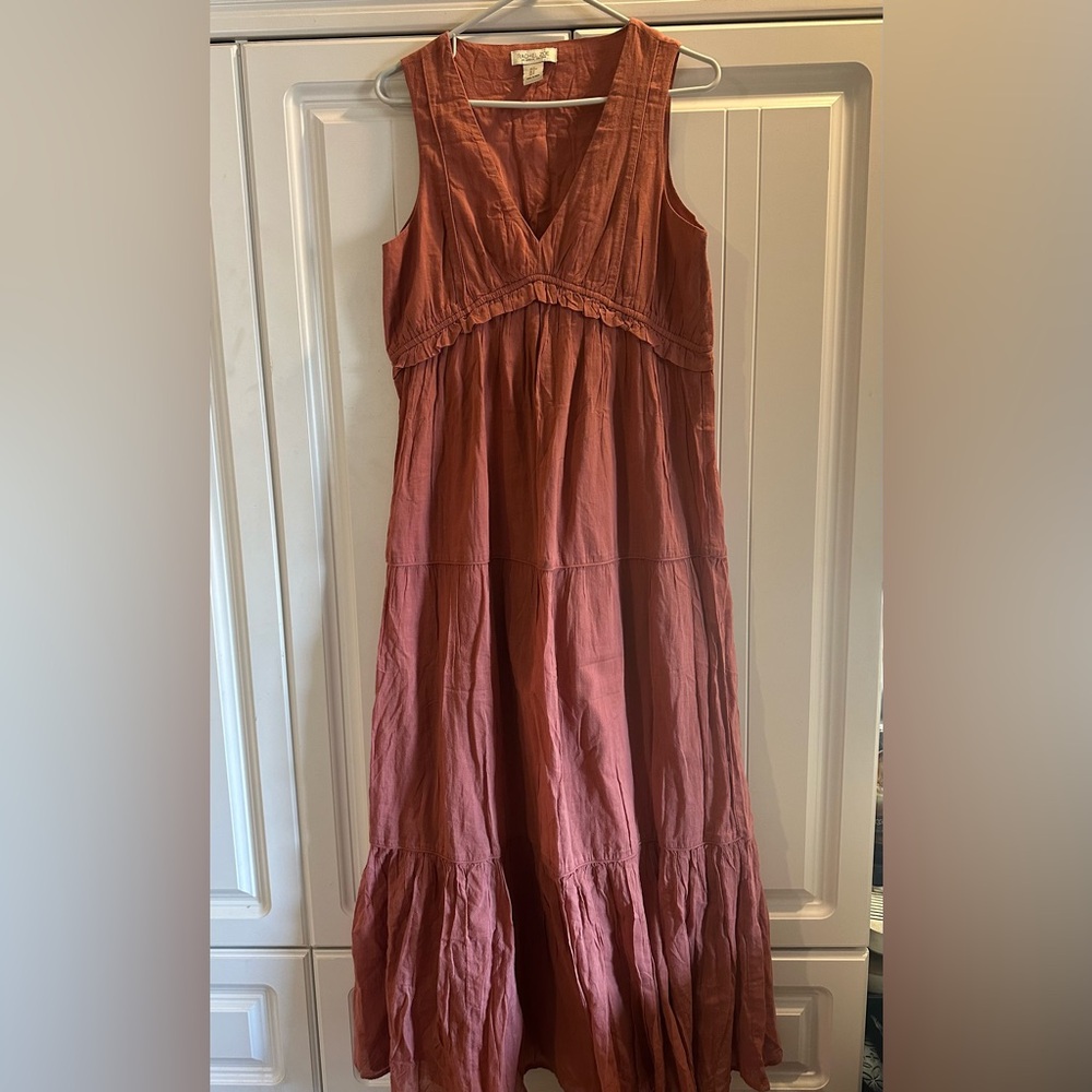 Elegant Sleeveless Dress in Rust